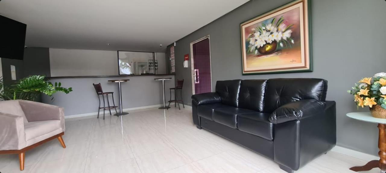 Petro Hotel Candeias Candeias  Экстерьер фото